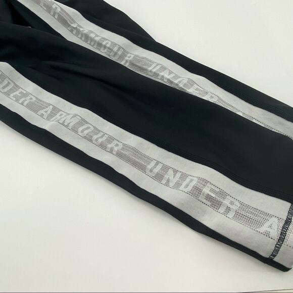 Women’s Under Armour black leggings with white stripe compression/heatgear - Picture 5 of 6